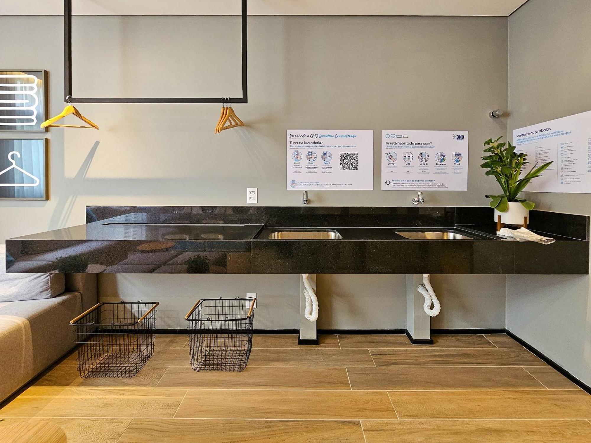 Nik Alves Guimaraes Pinheiros By Housi *